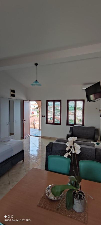Apartments Tara Ulcinj Exterior photo